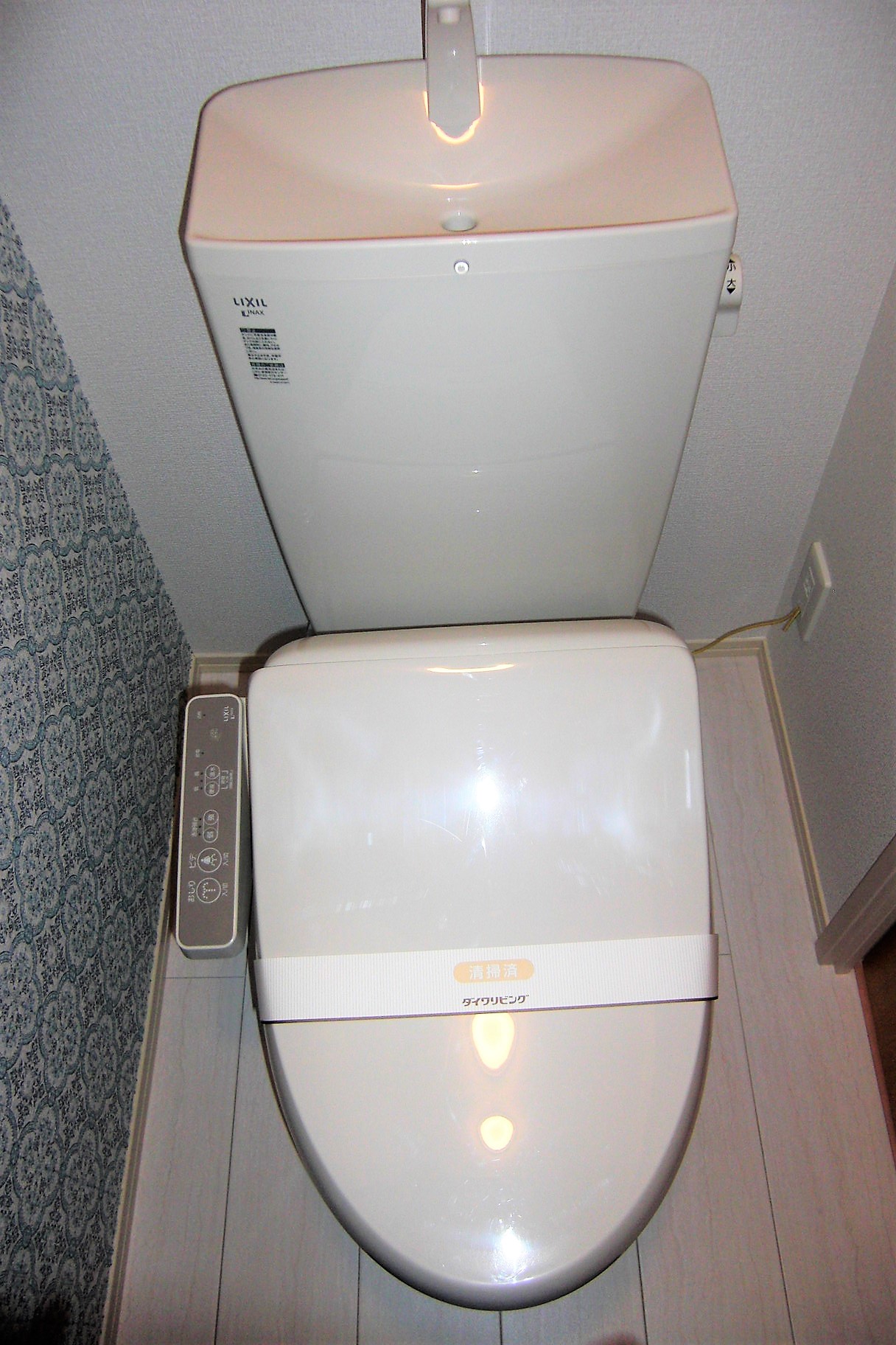 トイレ　ウォシュレット付きです。