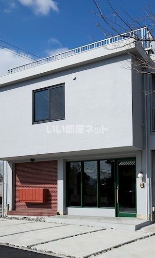 【三島市谷田のマンションのエントランス】