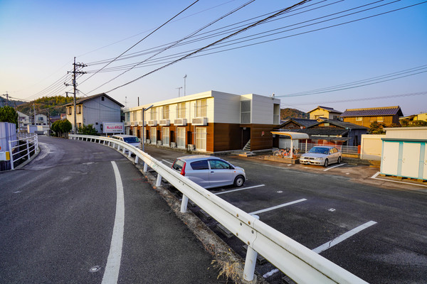 岡山市東区南古都のアパートの建物外観