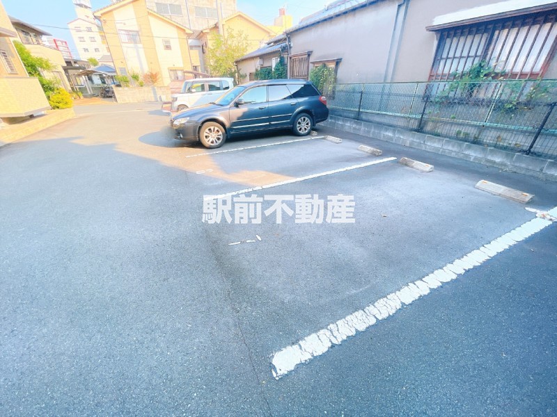 【マザールの駐車場】