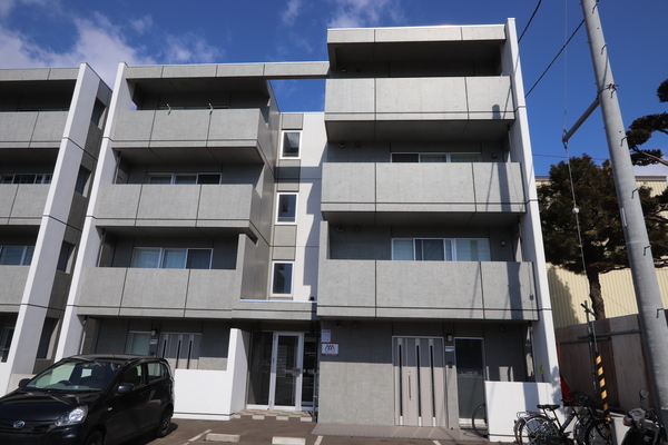 札幌市厚別区厚別中央三条のマンションの建物外観