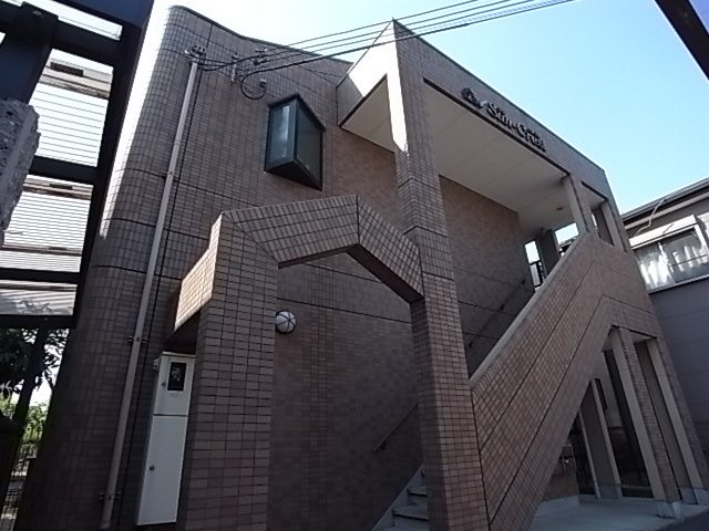 【橿原市東坊城町のマンションの建物外観】