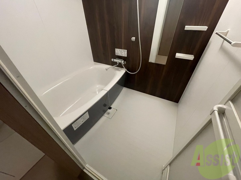 バス・シャワールーム　お風呂になります。一日の疲れを癒してくださいね。