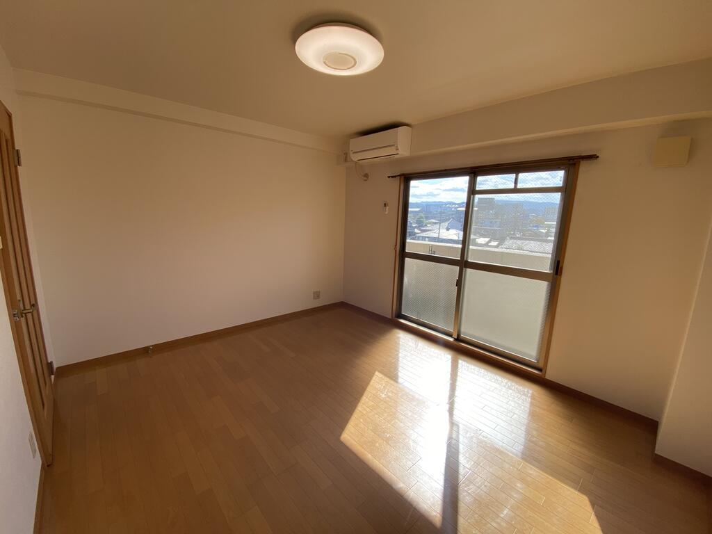 居室・リビング　洋室8帖