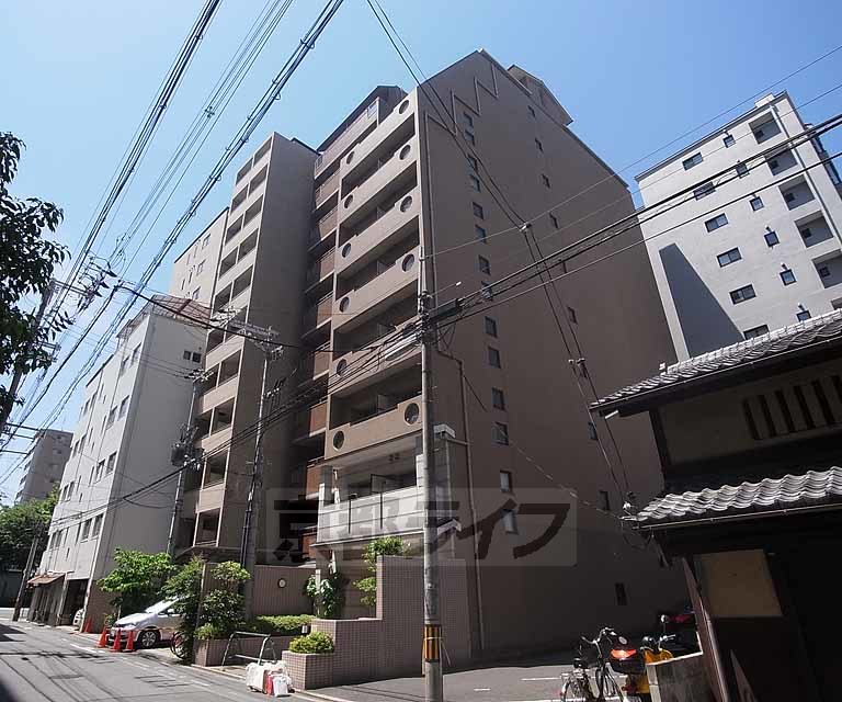 京都市中京区下妙覚寺町のマンションの建物外観