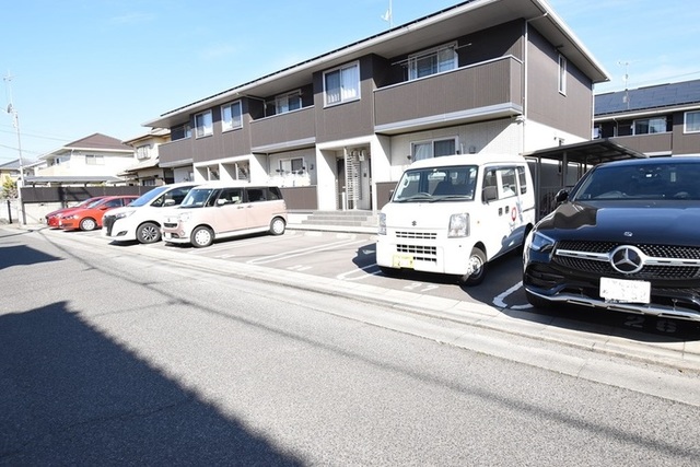 【Ｚｅｎ　弐番館の駐車場】