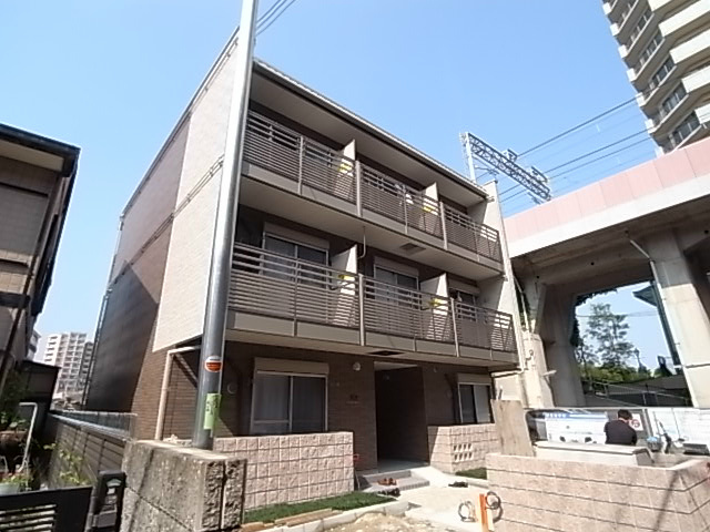 【ミランダ宝塚南口の建物外観】