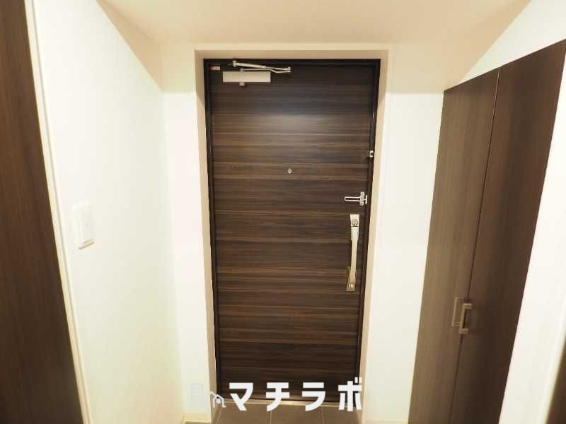 【名古屋市千種区古出来のマンションの玄関】