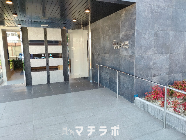 【名古屋市千種区古出来のマンションのエントランス】