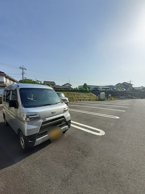 【雲南市加茂町加茂中のアパートの駐車場】