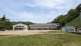 【雲南市加茂町加茂中のアパートの小学校】