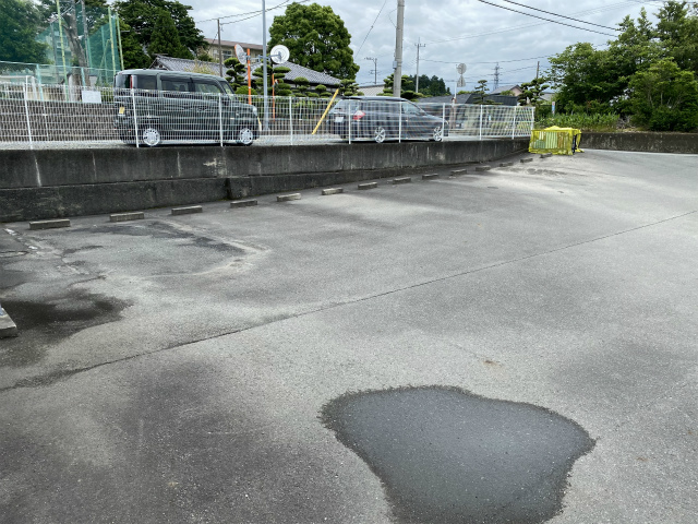 【コーポＴＯＭＩＯＫＡの駐車場】