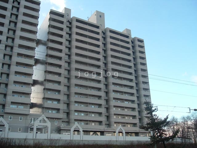 北広島市北進町のマンションの建物外観