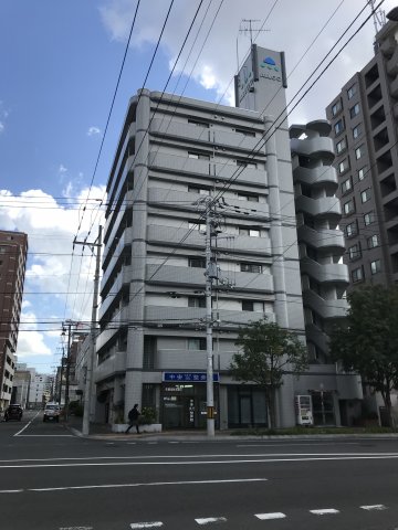 【札幌市中央区南二条東のマンションの建物外観】