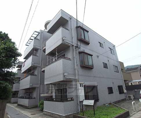 京都市右京区嵯峨天龍寺瀬戸川町のマンションの建物外観