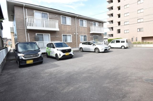 【高松市木太町のアパートの駐車場】