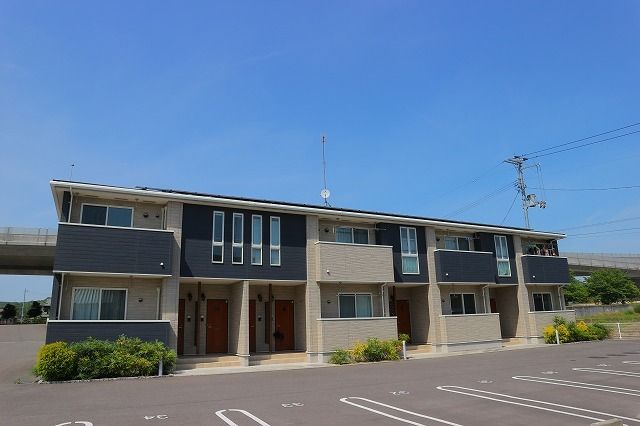 香川県高松市前田東町（アパート）の賃貸物件の外観