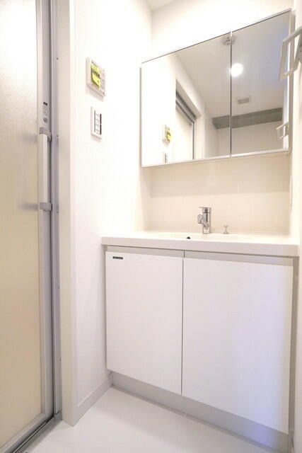洗面設備　写真は同タイプ住居です。