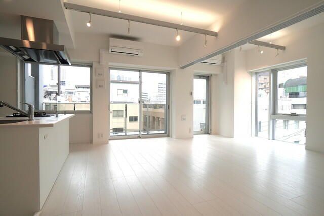 居室・リビング　写真は同タイプ住居です。