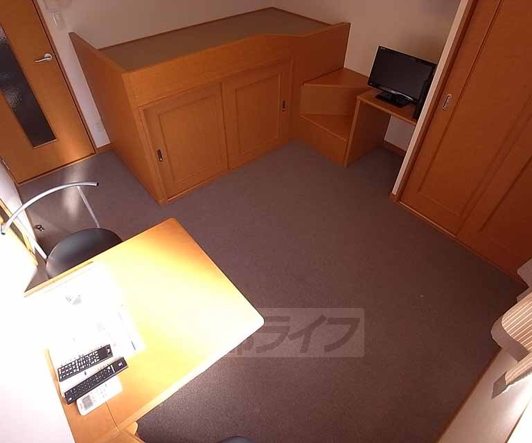 居室・リビング　家電・家具が付いています。