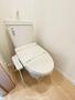 トイレ　嬉しい温水洗浄便座完備です。