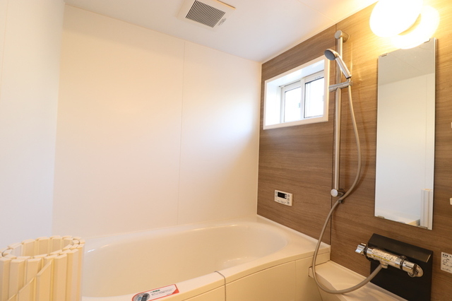 バス・シャワールーム　１０２　浴室