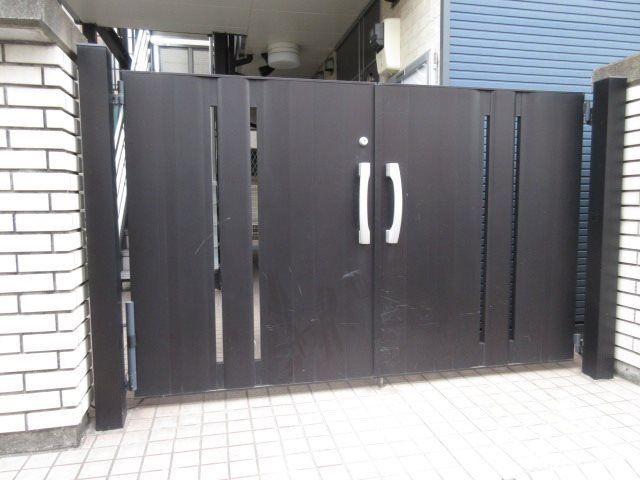 その他　オートロックゲート付き。
