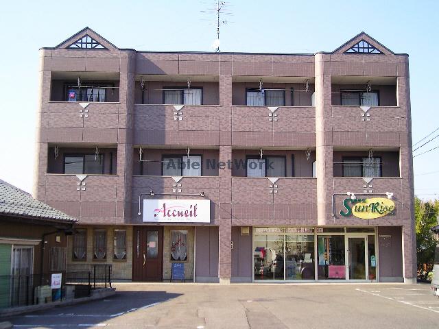 建物外観　エントランス部分