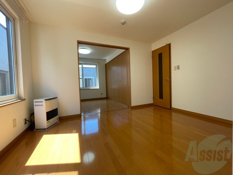 居室・リビング　明るいお部屋は気持ちよく過ごせそうですね。