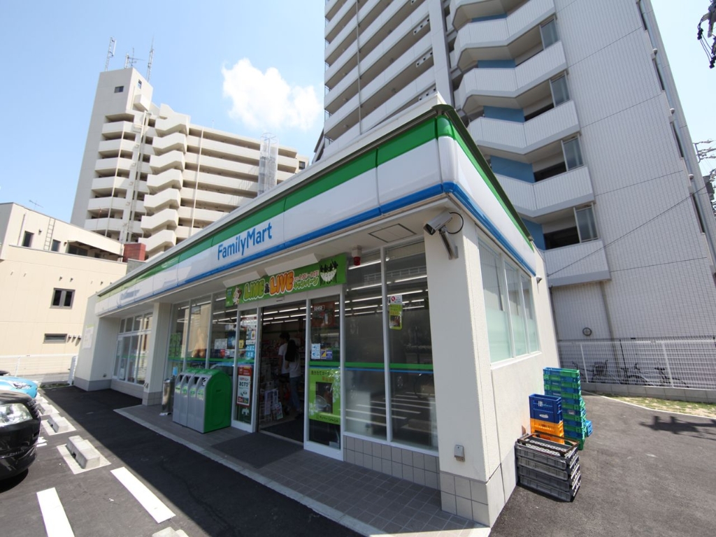 コンビニ　ファミリーマート千早店 (コンビニ)（コンビニ）まで296m