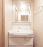 洗面設備　スペースが確保できる洗面所です