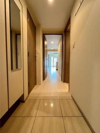 玄関　※別部屋の参考写真です。