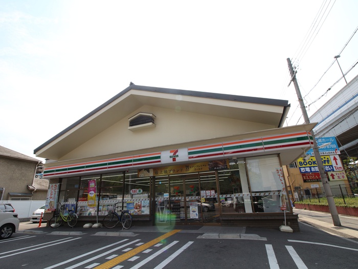 コンビニ　セブンイレブン（コンビニ）まで255m