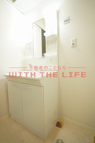 洗面設備　朝の支度にも助かる、独立の洗髪洗面化粧台