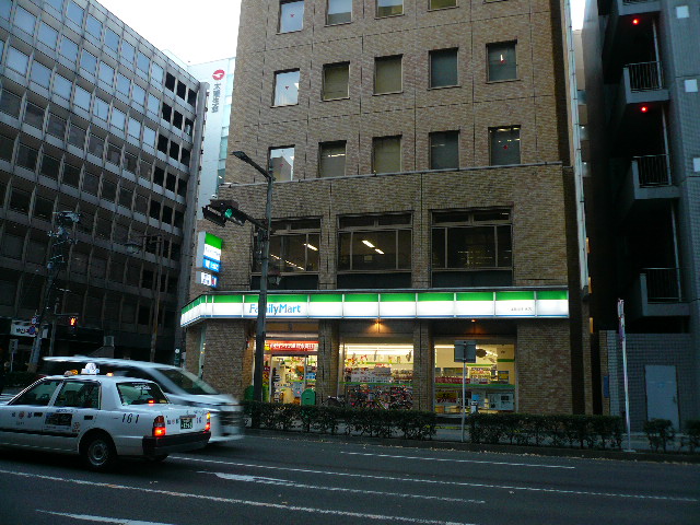 コンビニ　ファミリーマート一番町南町通店（コンビニ）まで247m