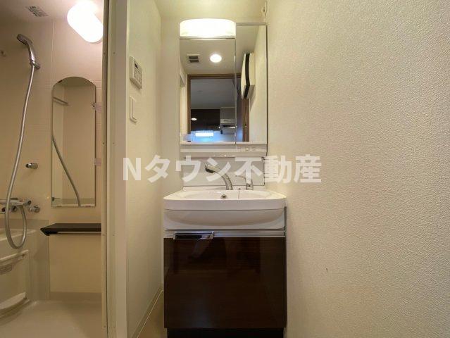 洗面設備　独立洗面台で身支度をすべて済ませてしまいましょう