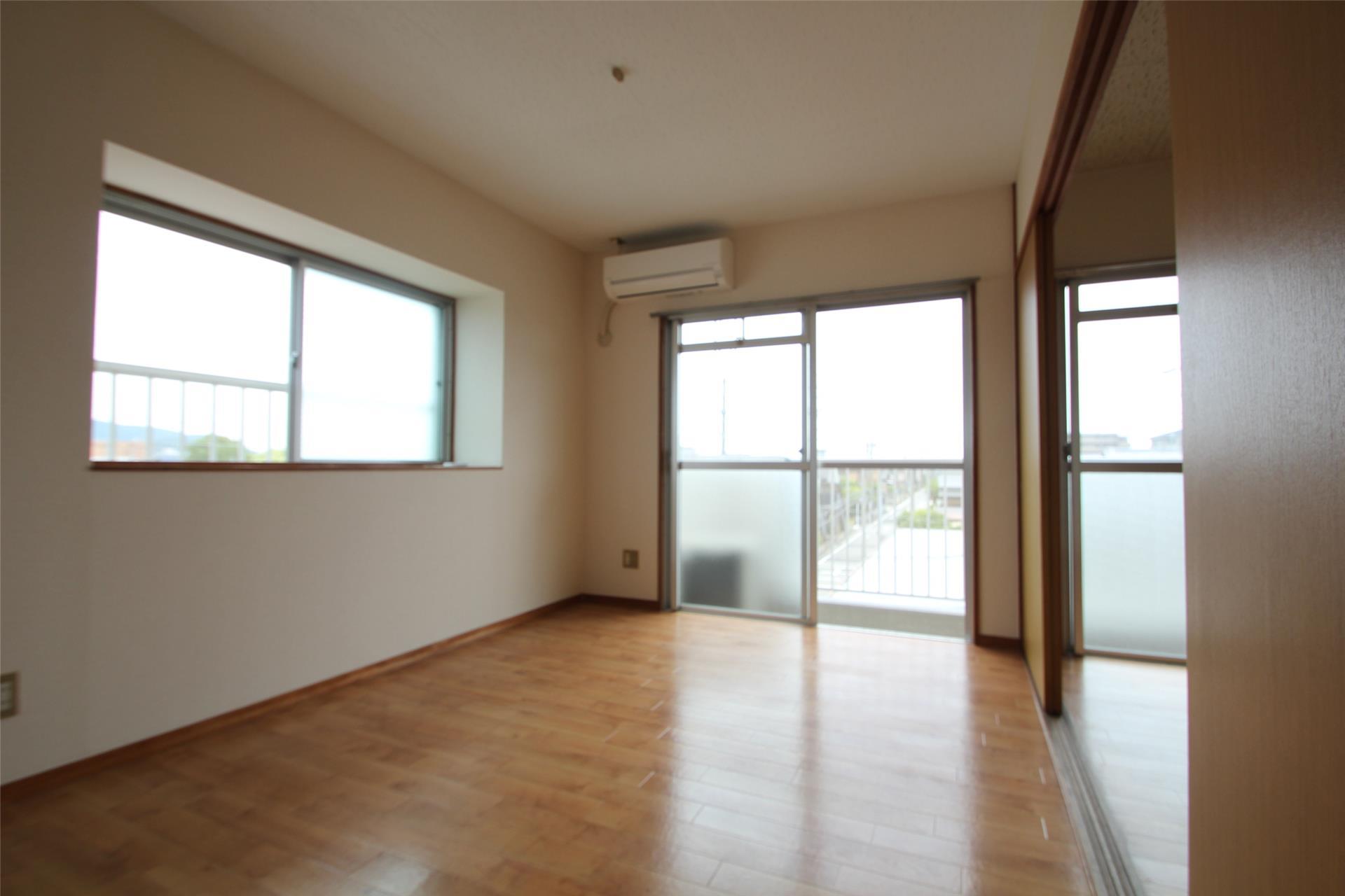 居室・リビング　キッチン横を開放すれば立派なリビングルームに