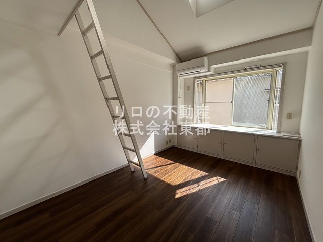 居室・リビング　上品に仕上がった明るい室内空間です！