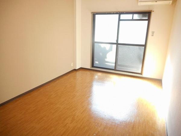 居室・リビング　広々洋室！