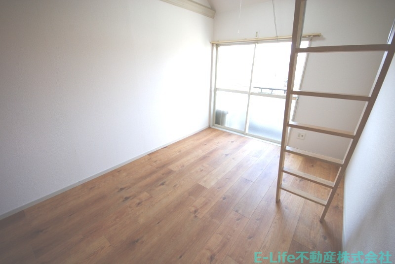 居室・リビング　※別部屋写真、現状優先