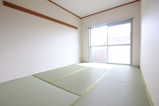 その他部屋・スペース　明るい６帖和室は寝室にいかがでしょうか！