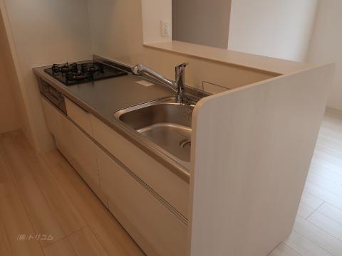 キッチン　ガスコンロとグリル付システムキッチン（イメージ）
