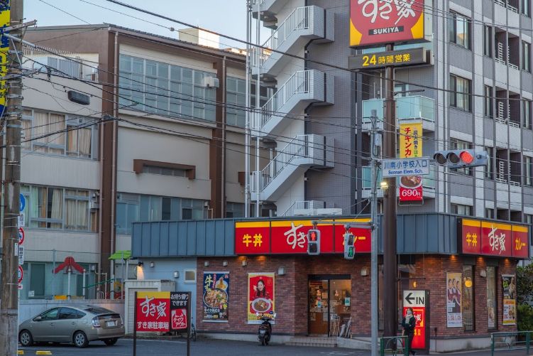 飲食店　すき家江東千石店（飲食店）まで131m