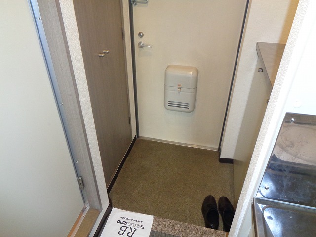 玄関　収納もある玄関です