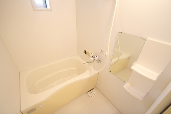 バス・シャワールーム　※別部屋の写真です