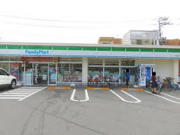 コンビニ　ファミリーマート学南町店（コンビニ）まで315m