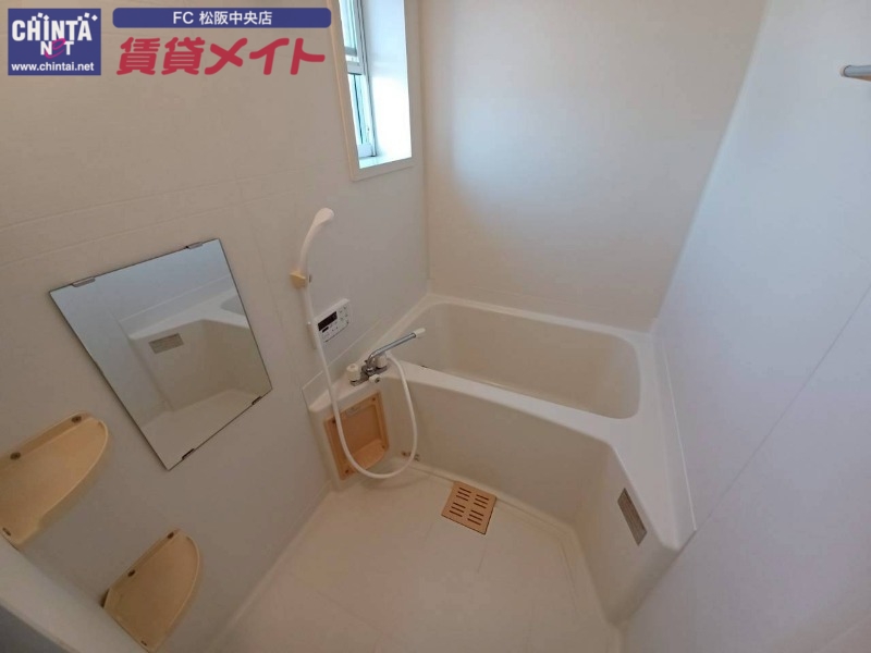 バス・シャワールーム　同型反転タイプのお写真です。