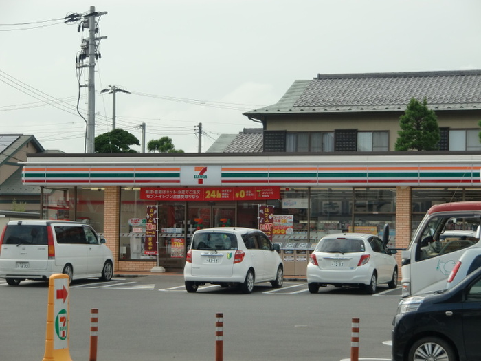 コンビニ　セブンイレブン（コンビニ）まで1900m