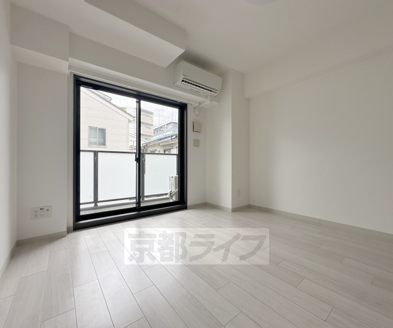 バス・シャワールーム　鏡の付いた便利なお風呂