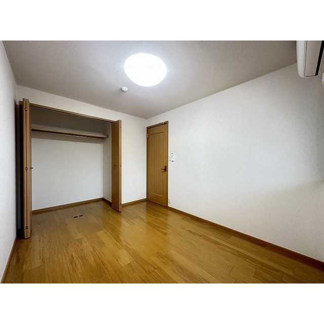 居室・リビング　写真は１０２号室です